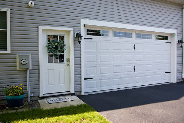 24/7 Emergency Garage Door Panel Replacement experts in West Salem, WI